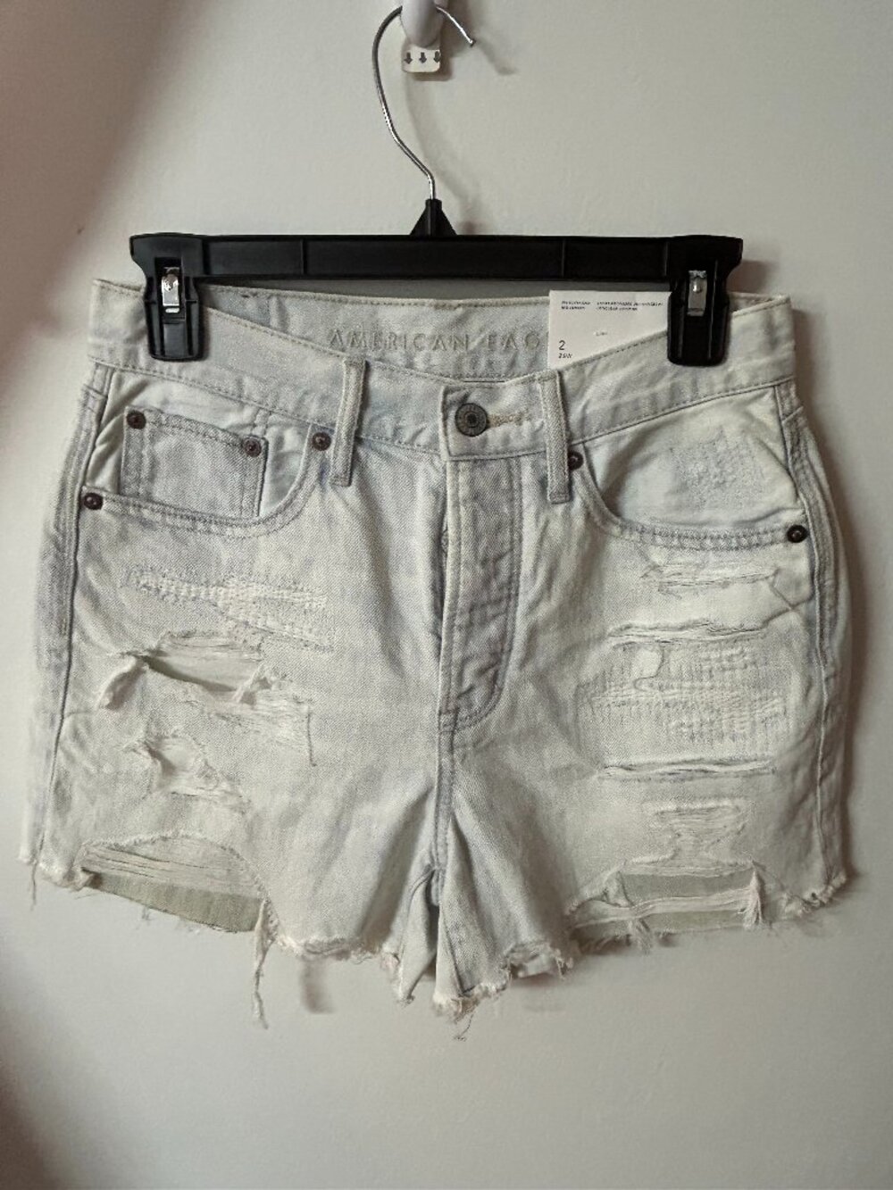 American Eagle 90s Boyfriend Mid-Length Distressed Denim Shorts | Size 2 (26W)